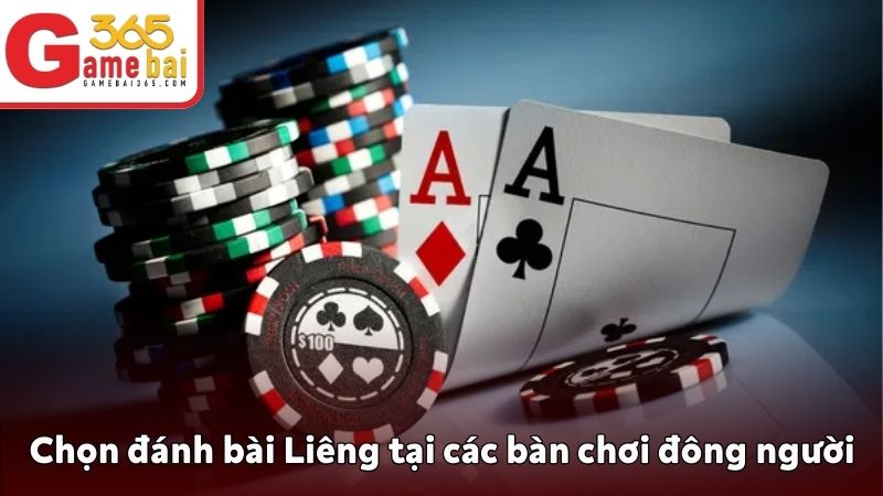 Hình ảnh đánh bài Liêng với các bàn chơi đông người